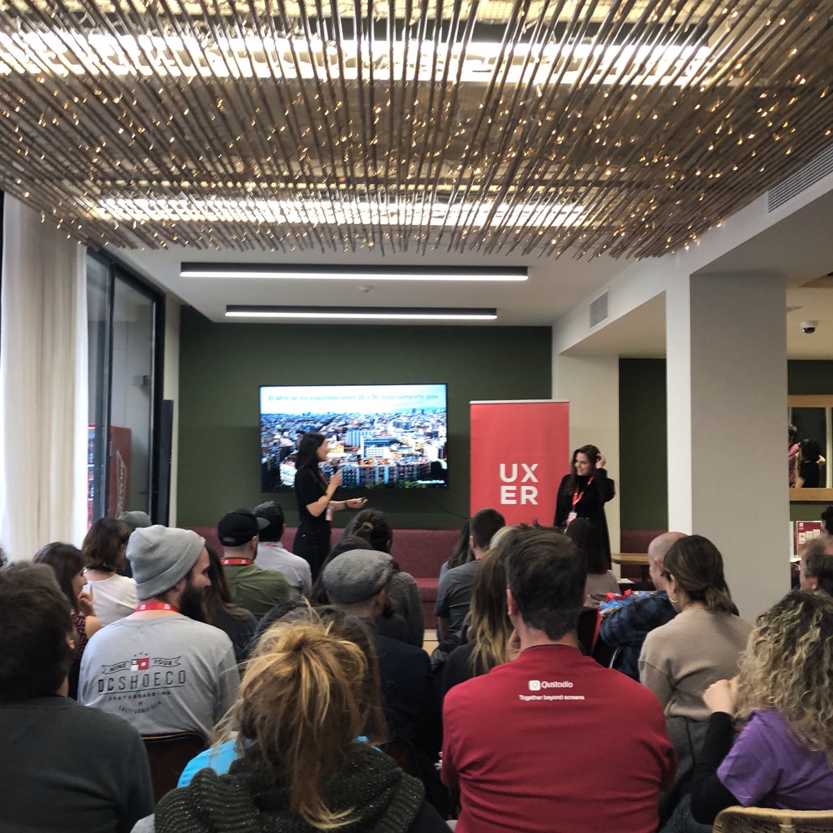 IsmaelBarros's tweet image. Pues tenía razón @omixam con eso de que hace mucha ilusión ver a tus alumnas presentar los proyectos que han estado trabajando durante semanas en el #UXbootcamp de @uxerschool en Barcelona.

¡Felicidades equipos! 😍