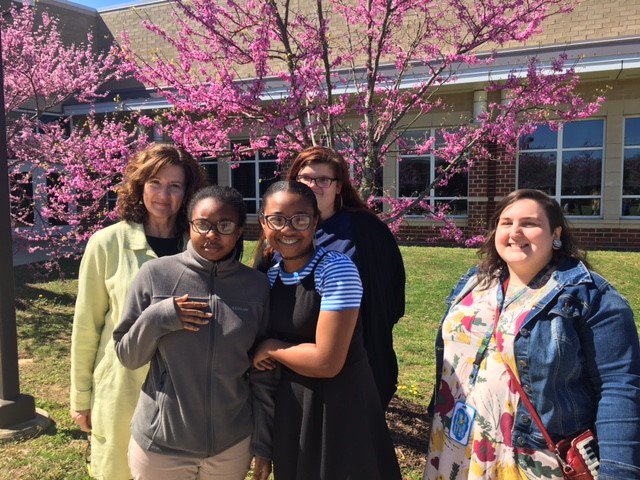 JRMSLibrary's tweet image. John Rolfe MS students and librarians had a fabulous time at Glen Allen High School for the All Henrico Reads author visit. Lisa Scottoline shared her resilience thru single parenthood, aspiring author challenges, real-life family anecdotes, and developing her own writing style.