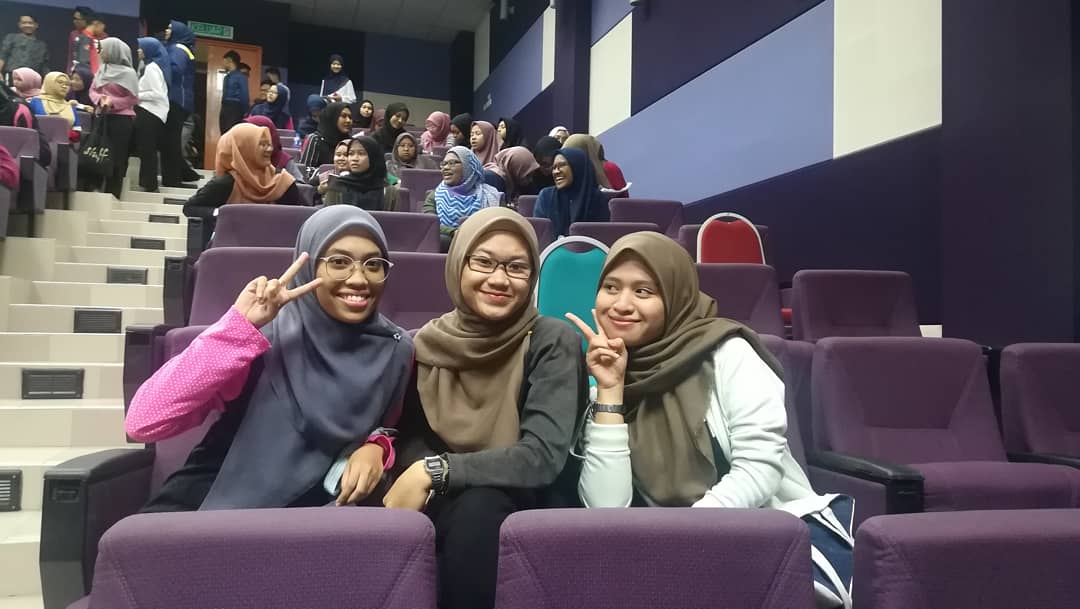 DIBAJohor's tweet photo. ✨Program Ceramah Motivasi Dimana Ada Kemahuan, Disitu Ada Anugerah Dekan ✨

Tarikh: 10 April 2019 (Rabu) 
Tempat: Dewan Karyawan 1 

#dibajohor #uitmjohor #UiTMdihatiku https://t.co/BksDERB492