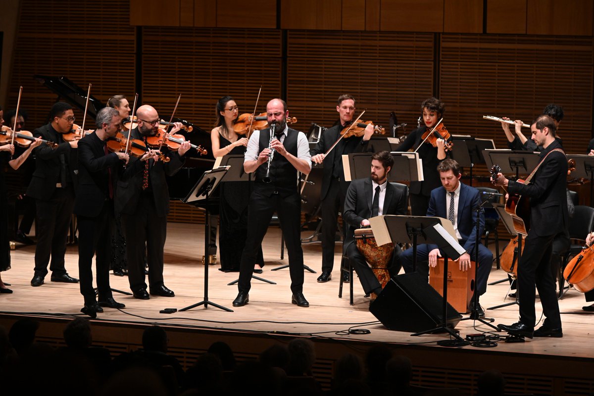 carnegiehall's tweet photo. .@TheKnightsNYC & clarinetist @KinanAzmeh performed works by @caroshawmusic, @Thomas_ades, Vivaldi, and more, including a US premiere by Donnacha Dennehy, and a NY premiere by Azmeh for a sold-out #ZankelHall audience. #125CommissionsProject #CarnegieHall #CH1819 https://t.co/0UUrgF9AN9