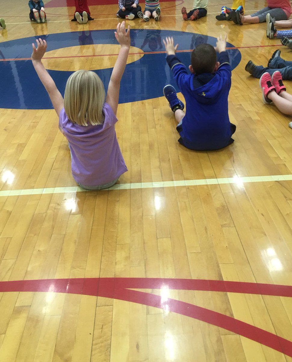figgeroni's tweet photo. Yoga day! Kindergarteners are so much fun :) #Noossible #yogis https://t.co/Ais1wFiGvD