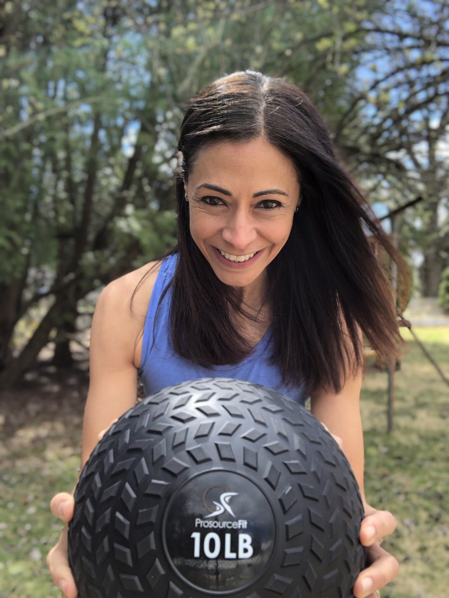 LisaMateoTV's tweet image. WORKOUT WEDNESDAY:
It’s always good to switch up your workout routine, so today I’m putting aside my free weights and picking up a slam medicine ball from @prosourcefit Check out my blog for a few great moves lisamateo.net #sponsored #prosourcefit