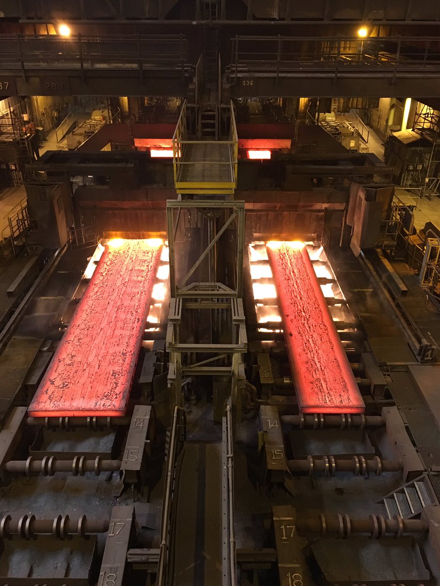 Dagje basisindustrie op het programma vandaag! Bezoek aan ArcelorMittal Gent om het staalproductieproces te zien. Goede rondleiding gekregen en de auto van morgen voorbij zien komen! Of wasmachine...