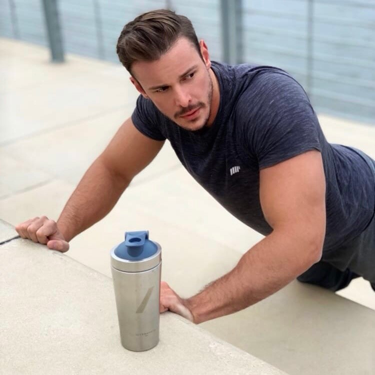 Myprotein's tweet photo. 1, 2, 3, or 4? 🥤

#Myvegan #Myprotein #ActiveWomen #MyproteinPro https://t.co/FmWwmn2zPP
