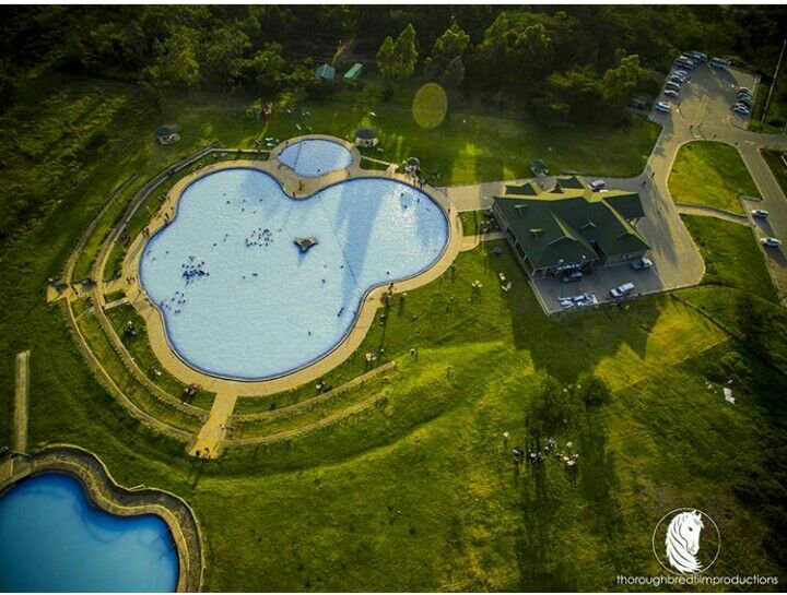 KenGenKenya's tweet image. The @OlkariaSpa in all its splendour!

The spa consists of 3 cascading lagoons or ponds. These ponds receive geothermal water &amp;amp; brine, collected through a system of lagged pipes from various well within the #Olkaria #geothermal field. 📸 @thoroughbredke 
🔗bit.ly/2IUwZE4