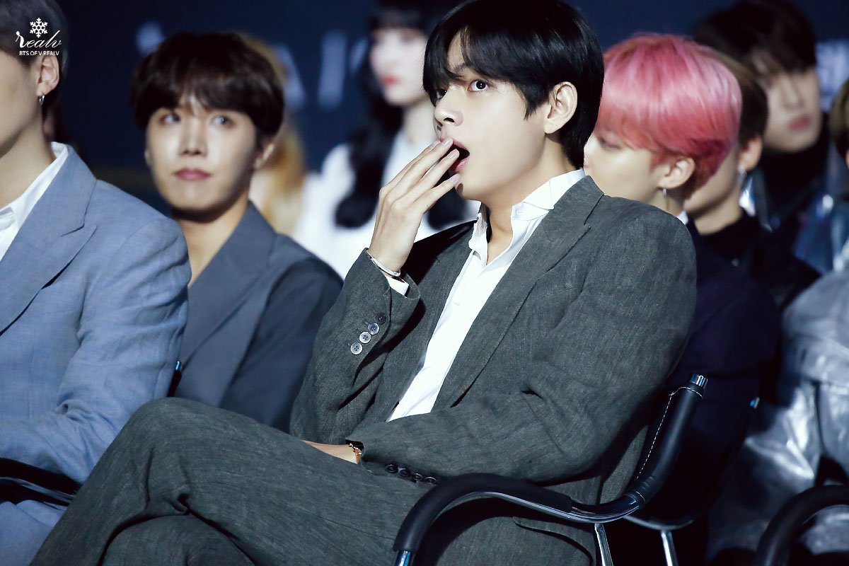 REALV1230's tweet photo. 190424 더팩트 고화질

흐아아암 ㅇㅅㅇ!!
흐으으으음 (내적하품)

귀여워!!!!!!!!!!!!!!!!!!!!!!!!!!!!!!!!!!!!!!!!!!!!!
ㅇ-<-<

#뷔 #V #taehyung #태형 #김태형 #태태  #방탄소년단 #BTS⁠ ⁠ #防弾少年団   #BBMAsTopSocial BTS @BTS_twt https://t.co/U79UgcMec6