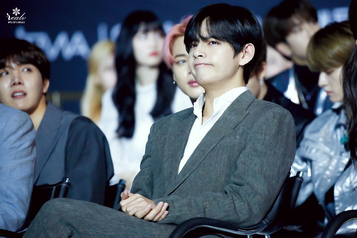 REALV1230's tweet photo. 190424 더팩트 고화질

흐아아암 ㅇㅅㅇ!!
흐으으으음 (내적하품)

귀여워!!!!!!!!!!!!!!!!!!!!!!!!!!!!!!!!!!!!!!!!!!!!!
ㅇ-<-<

#뷔 #V #taehyung #태형 #김태형 #태태  #방탄소년단 #BTS⁠ ⁠ #防弾少年団   #BBMAsTopSocial BTS @BTS_twt https://t.co/U79UgcMec6