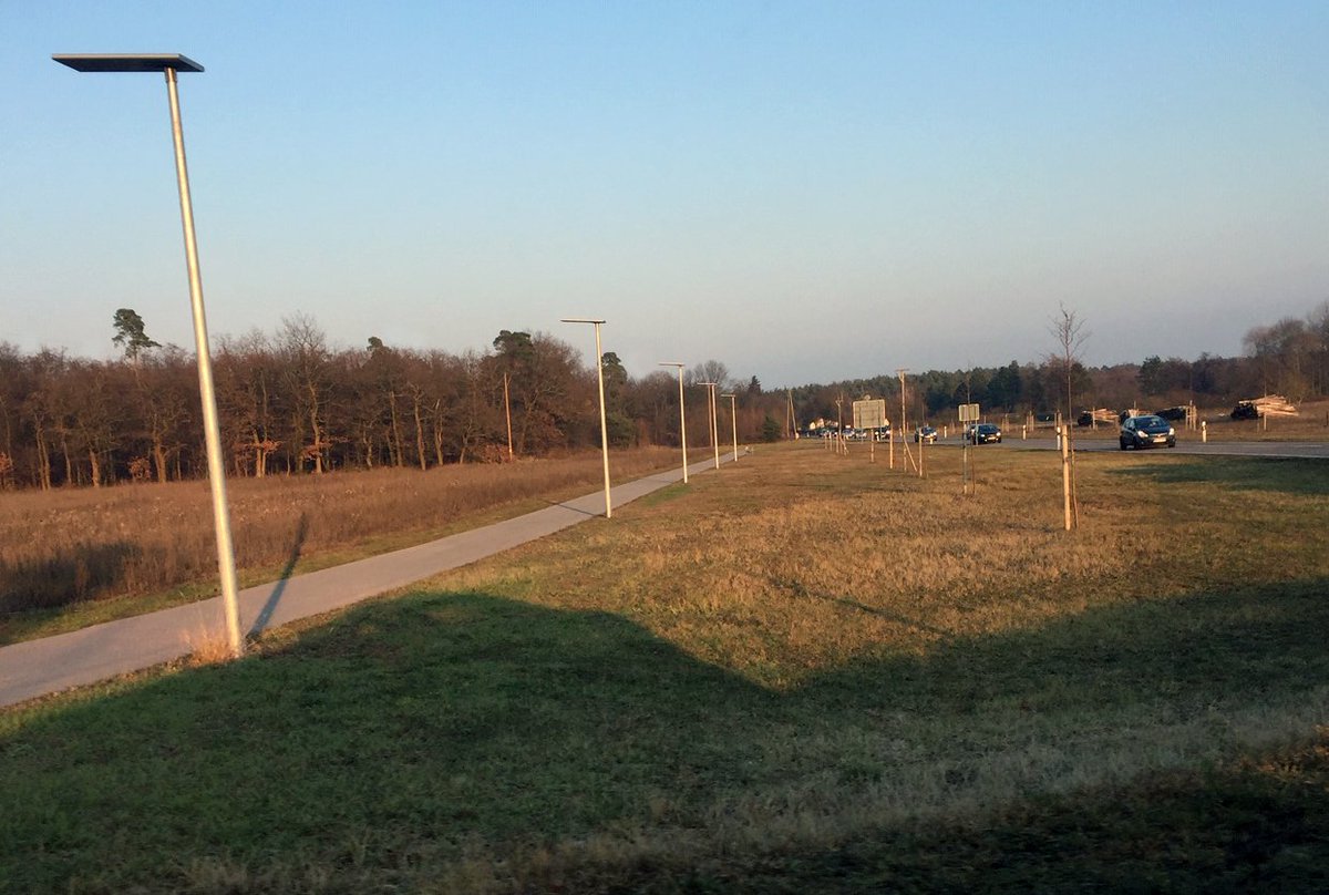 ronotic's tweet photo. #Solarleuchten von RONOTIC® im Einsatz.
Solarleuchte #ROL3075 auf 5m Lichtpunkthöhe bei 25m Mastabstand zur Beleuchtung eines Fuß- &amp; Radweges in St. Leon-Rot
#solarbeleuchtung #solar_radwegbeleuchtung #solar_straßenbeleuchtung #ronotic #solar_streetlight #co2 #solar #klimaschutz https://t.co/zgoeoiXsI3