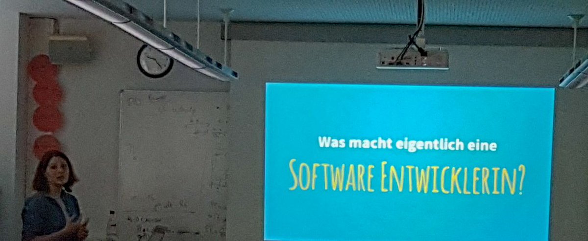 akwickert's tweet photo. @mirjam_diala ist heute auf dem #Ostercamp @TUDarmstadt am Fachbereich #Informatik und erzählt und diskutiert mit den Schülerinnen über Softwareentwicklung, ihren Weg in die Technik und #Vorurteile über Frauen in #MINT.
#womeninengineering #womenintech https://t.co/Ex9RFZpBH8