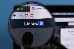 elainebeare's tweet photo. 6 #LinkedInJobSearch Secrets Every Job Seeker Should Know via @YouTern #Career https://t.co/lG8XCpS3Gl https://t.co/akh9rJQdFt