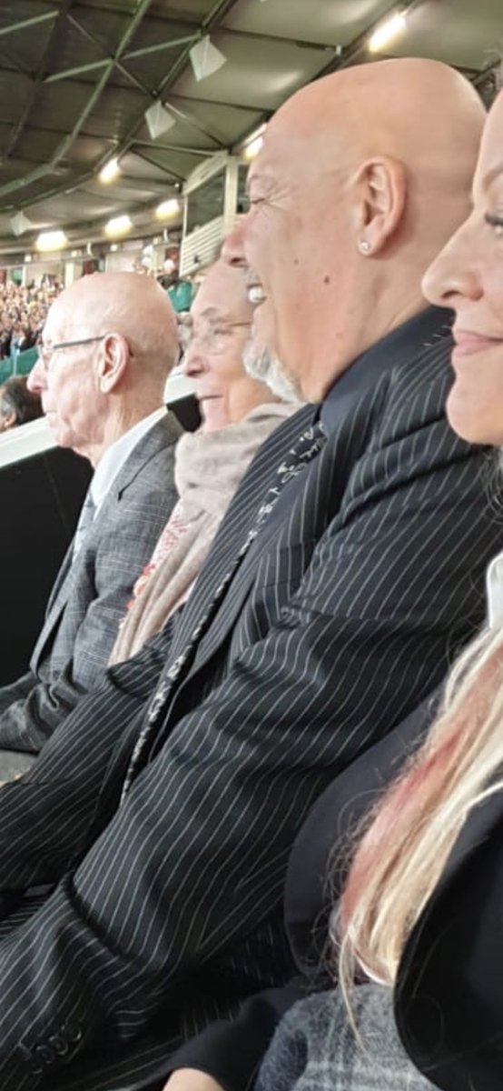 Wildericky's tweet photo. I love my life 🤘🏻❤️🤘🏻#luckiestmanever #manutdlegends #bobbycharlton #stillonahigh #bestdayever #oldtrafford #surrealmoments https://t.co/tFnyLBpFZh