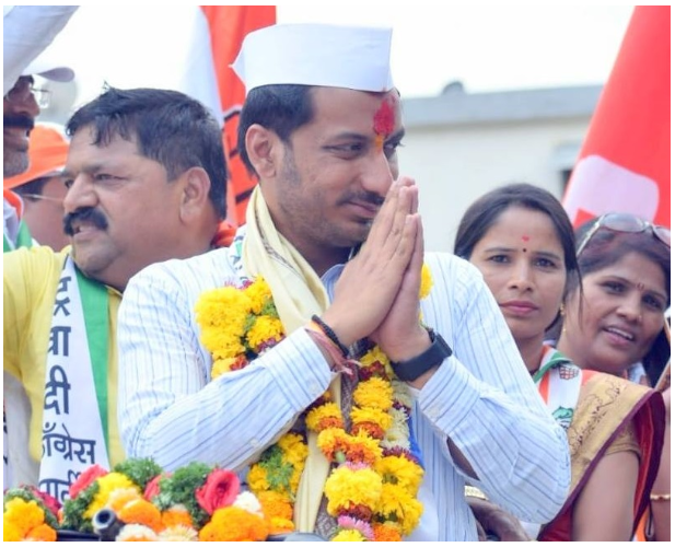 मावळात पार्थ पवारांच्या प्रचाराचा वेग वाढला, उद्यापासून
दिग्गजांच्या तोफा धडाडणार bit.ly/2ZzlSWU #DeshKiBhoolKamalKaPhool