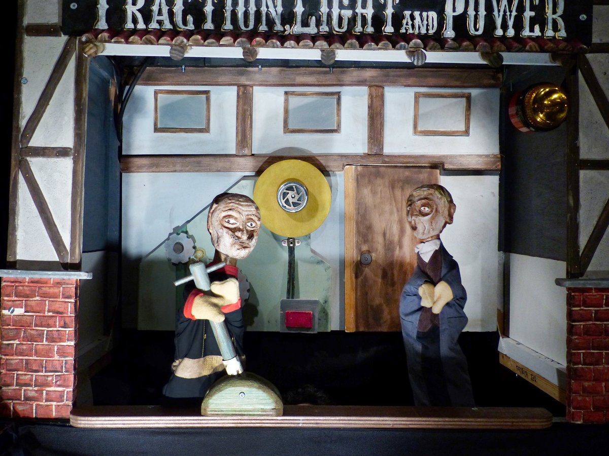 Hoy ultimo ensayo antes del festival rombic!!! Mañana a las 20:00h en el ateneu nou barris actuamos con nuestra nueva obra paral·lel 55!!! Os dejamos algunas fotillos para que os animeis!!!