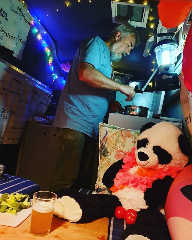 robeanne's tweet image. Chef at work! Currently in Ruahines at start of Rangiwahia track. It's cold, wet and misty outside. Cosy in here though! #campervanlife #beerinhand #easterroadtrip bit.ly/2ZtQlG1