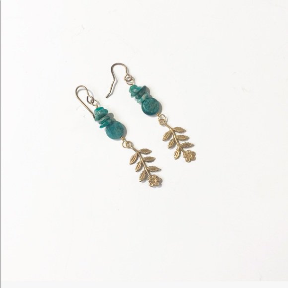 BrandyLStrecker's tweet photo. So good I had to share! Check out all the items I'm loving on @Poshmarkapp from @amiekfreeland #poshmark #fashion #style #shopmycloset #adornedbyamie: https://t.co/CWLVj0ocs6 https://t.co/Uuhu8eYZ3g