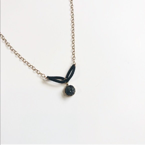 BrandyLStrecker's tweet photo. So good I had to share! Check out all the items I'm loving on @Poshmarkapp from @amiekfreeland #poshmark #fashion #style #shopmycloset #adornedbyamie: https://t.co/CWLVj0ocs6 https://t.co/Uuhu8eYZ3g