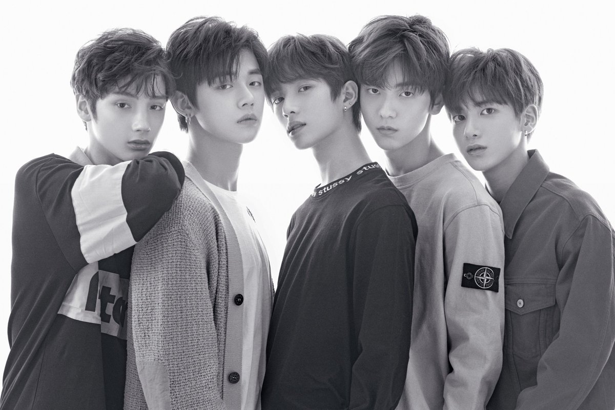 Mingi_Pinky's tweet photo. AHH LPMM QUE FELIZ ESTOY OFICIALMENTE NUESTRO FANDOM SE LLAMA "YOUNG ONE" OSEAA LOCO! QUE NOMBRE TAN PERFECTO Y CON UN SIGNIFICADO TAN HERMOSO  LPM ESTOY LLORANDO CORAZONES BYE ESTOR RE FELIZ!♥ LOS AMO♥♡♥♡♥♡♥ #HelloYoungOne  #CatAndDogOutNow #TXT @TXT_members @TXT_bighit https://t.co/3MCiyqQDxw