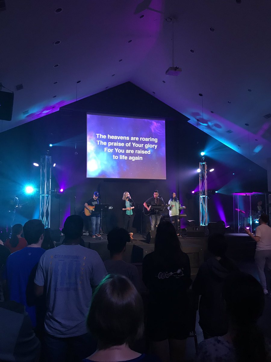 ValeStudents's tweet photo. What a great night in worship and hearing the Word! Don’t miss out on what God is doing here! #Parables #ValeStudents #SunnyvaleFBC https://t.co/Hvdp9I6ESw