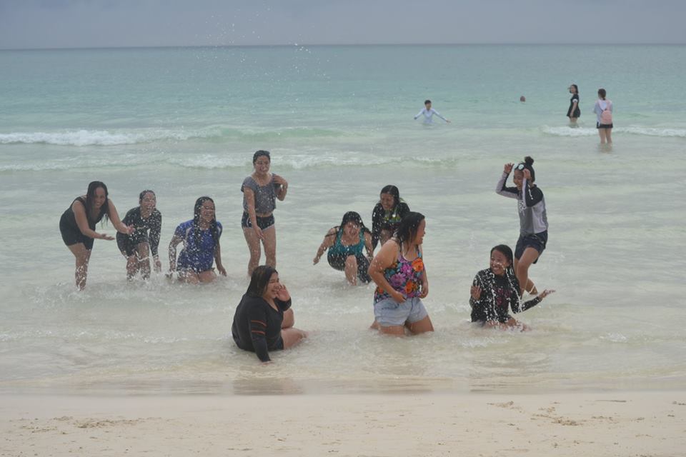 itsmeshennameng's tweet image. Dahil sayo @KissesDelavin nabuo kmi, nagmula sa iba't ibang lugar hindi magkilala pero nung inidolo ka ay nabuo kmi prang isang pamilya! wla si @scottivan05 sya yung nag pipicture hehe.

#LoveALifeFullOfKISSES