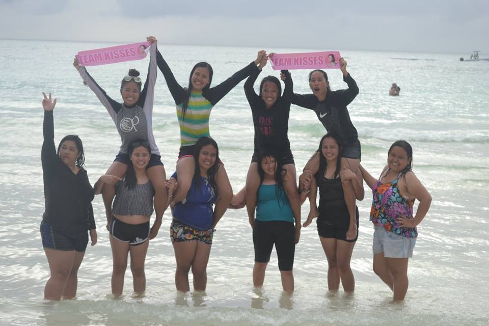 itsmeshennameng's tweet image. Dahil sayo @KissesDelavin nabuo kmi, nagmula sa iba't ibang lugar hindi magkilala pero nung inidolo ka ay nabuo kmi prang isang pamilya! wla si @scottivan05 sya yung nag pipicture hehe.

#LoveALifeFullOfKISSES