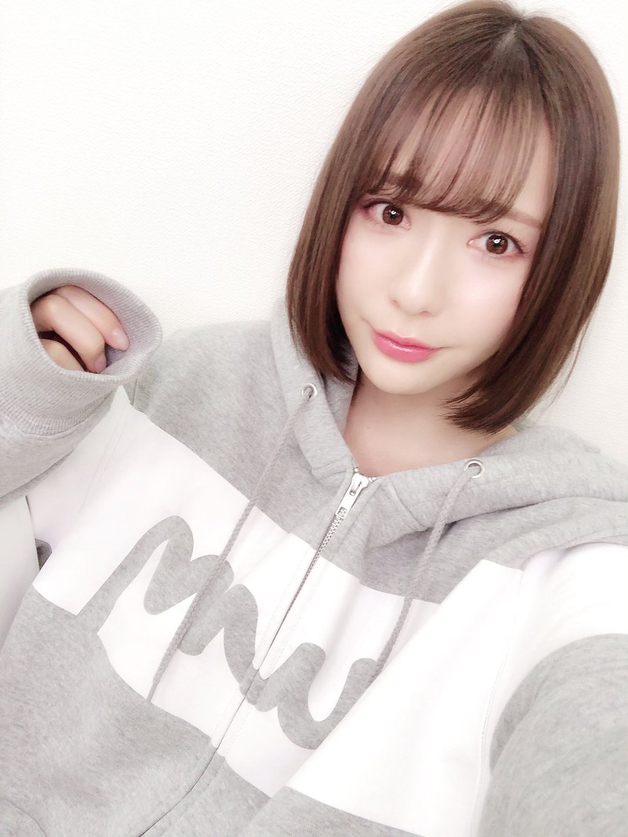 美女youtuber図鑑 Ar Twitter 美女youtuber図鑑36 パーカー女子可愛すぎますね お家で着て欲しい必殺アイテムを着こなしまさに 鬼に金棒 のあんみぃこと永棟安美さん 可愛いをシェアして世界を救う あんみぃ 永棟安美 Youtuber ユーチューバー 美女