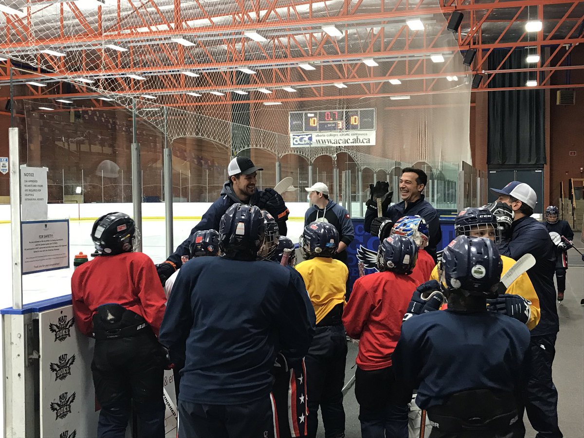 NASSelects's tweet photo. Thanks to @EdmontonOilers Alex Petrovic for joining the 2008 NAS Snipers at practice tonight. Alex is a NAS alumni as he played in the NAS program for 5 seasons! #NASPRIDE https://t.co/SdUaSkeoji