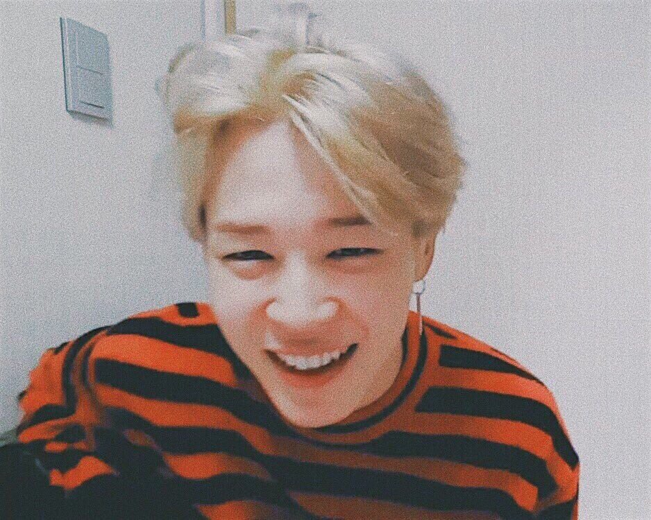 killlmeeplease's tweet photo. #BBMAsTopSocial @BTS_twt https://t.co/dn6uo8Radp