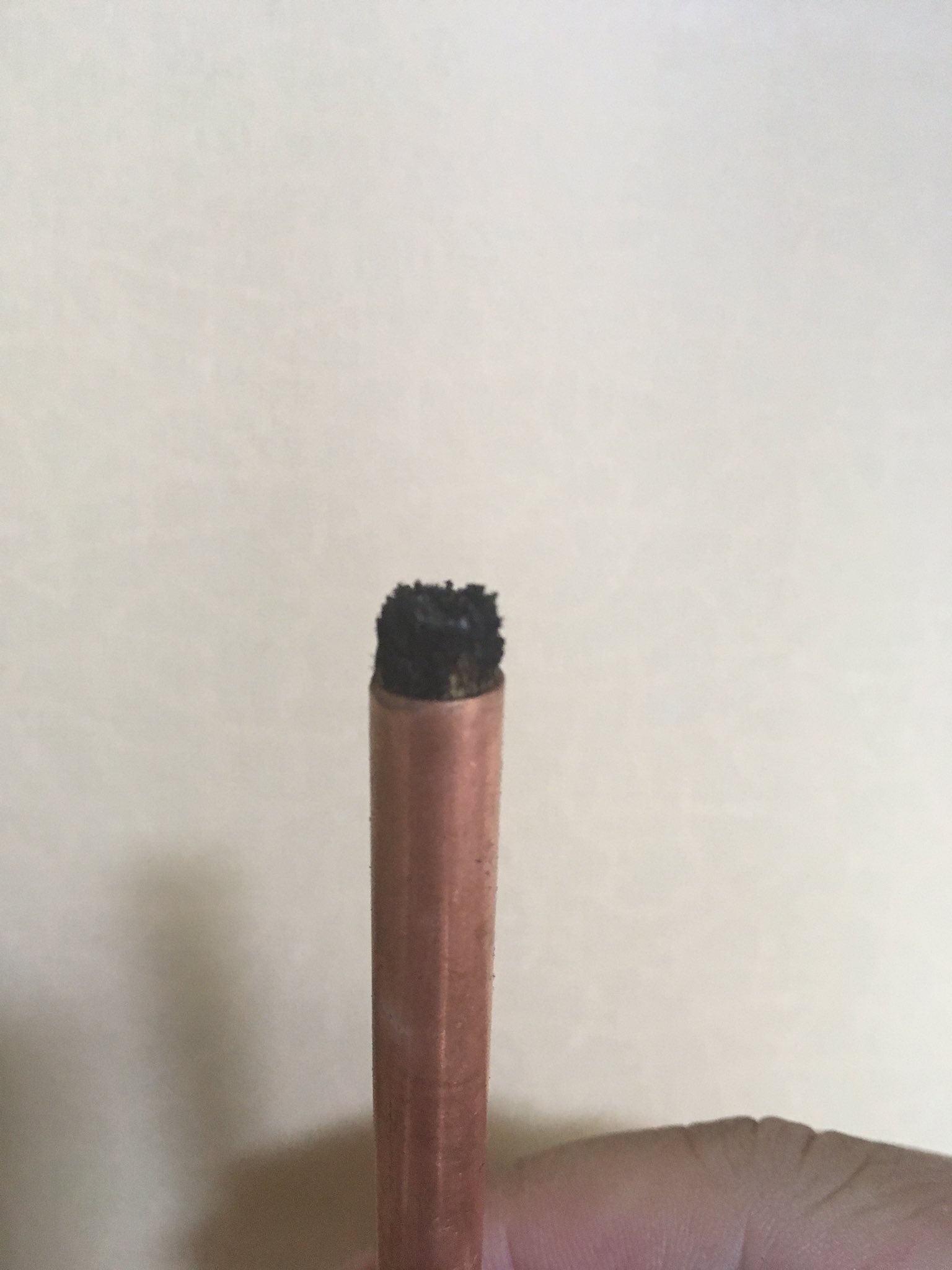 保田憲一 チャーロープ 火縄 改良型を模索して理想的なロープと銅パイプの比率になったかな 横にライターに着火するような装置を付けたいと思っていますが なかなかそこまでは ゆるbush Outdoor Adventures で皆で作りますー 楽しいな チャー