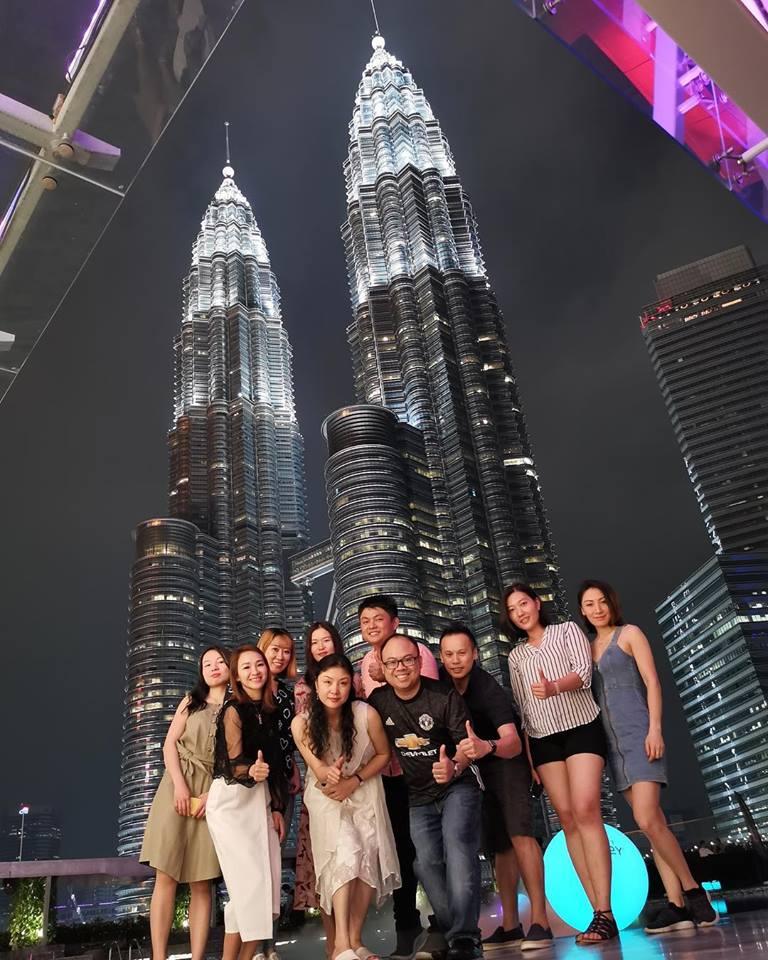 AriaChow's tweet photo. Hey~Have you found our team members wearing a red and black plaid shirt at the 10th JCtrans Conference in KL?
#GHForwarding #YourAgentInChina #Malaysia #JCtransConference #freightforwarding https://t.co/gcRvLJ97Ps