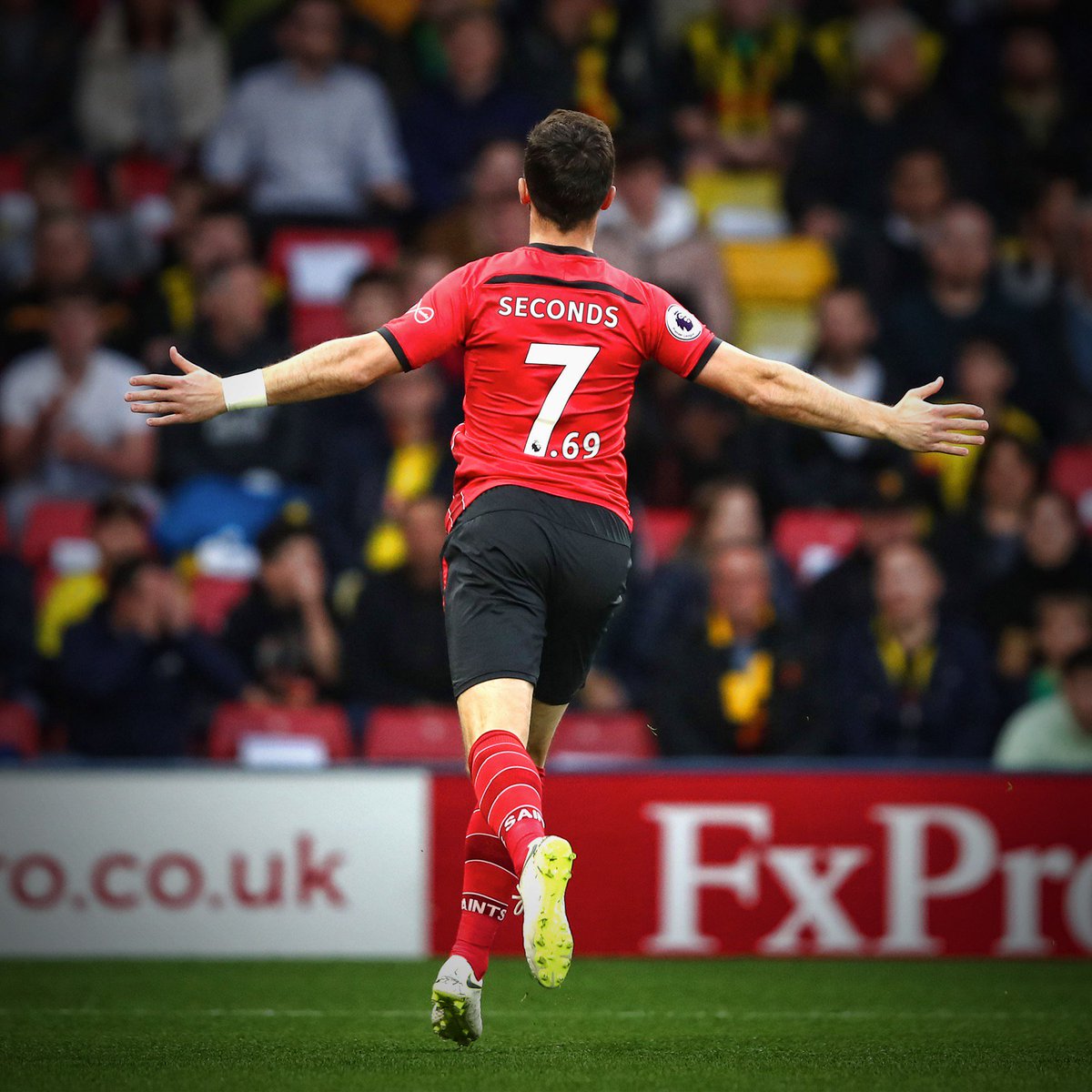 MermozAsDjD's tweet photo. Angleterre, @premierleague, j31 en retard
Mar 23/04
Watford 1-1 @SouthamptonFC
Après son but à Newcastle, @LeminaM_13 (entré à la 74') 'le retour, act 2' se solde par un nul, malgré le but rapide de @ShaneLong7 (7sec.69, record en Premier League)
#Gabon #Foot241 #PL https://t.co/UPkk6p5SVd