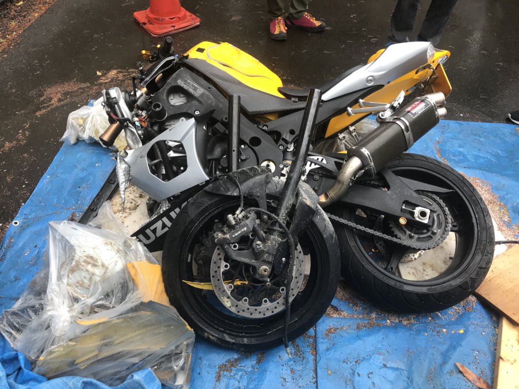 KanfuPanda3410's tweet photo. これからGW。
バイクで出掛けて楽しい季節。

ライダーの皆さん。ちゃんとお家まで元気に帰って下さいね〜🙋‍♂️

ちなみ私の弟は帰って来ませんでした。

皆様の少しでも注意喚起になれば幸いですね。

自分がもしも死んでしまったらを一度考えてみてバイクを安全に楽しみましょう。
事故死はいけませんよ https://t.co/xWJaueCUWG