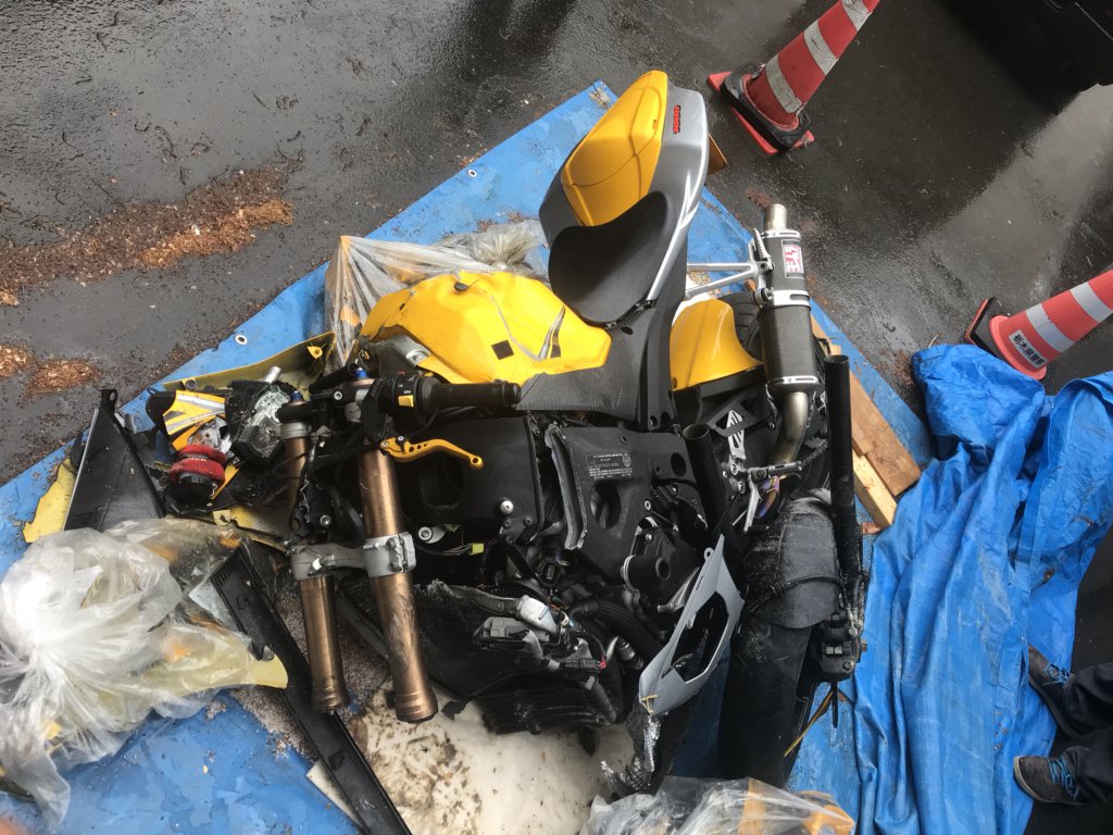 KanfuPanda3410's tweet photo. これからGW。
バイクで出掛けて楽しい季節。

ライダーの皆さん。ちゃんとお家まで元気に帰って下さいね〜🙋‍♂️

ちなみ私の弟は帰って来ませんでした。

皆様の少しでも注意喚起になれば幸いですね。

自分がもしも死んでしまったらを一度考えてみてバイクを安全に楽しみましょう。
事故死はいけませんよ https://t.co/xWJaueCUWG