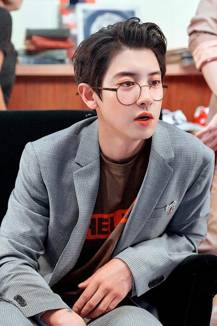 EXOsCENTURY's tweet photo. Chanyeol like Choros a la chalaca
#BBMAsTopSocial Exo @weareoneEXO https://t.co/sEqfFmlpaJ