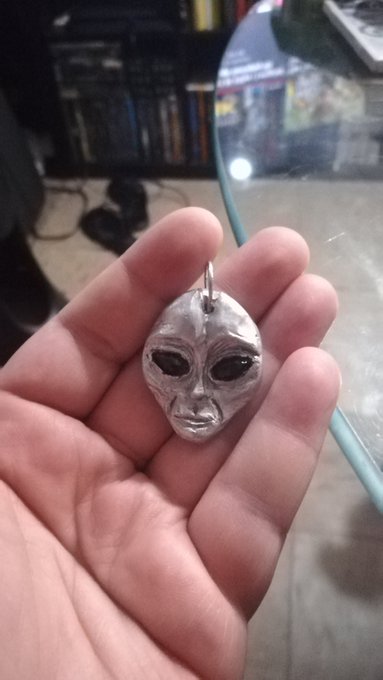 Alien pendant I made from polymer clay. What do you think? https://t.co/VXtQc4Ezdk