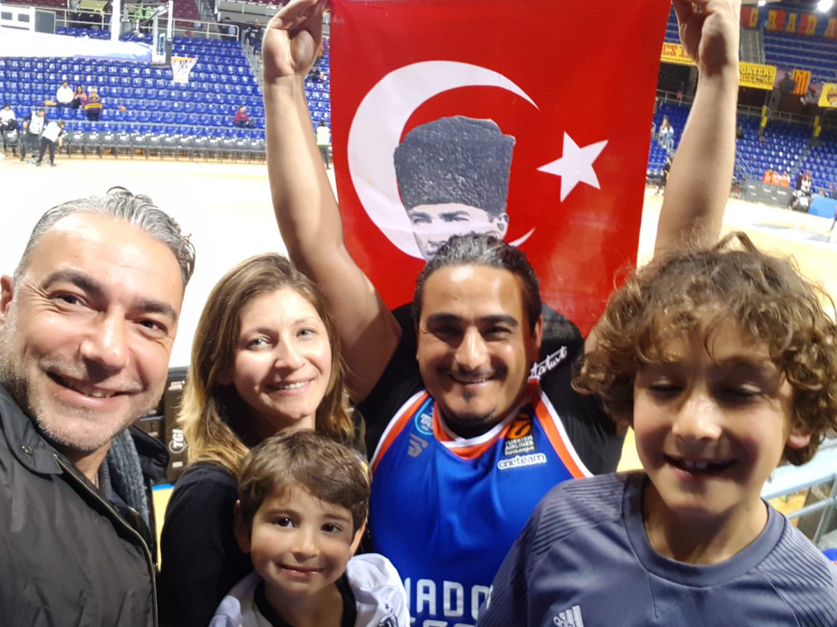 MGBaser's tweet photo. @erginataman Geldik, gördük, yendik!
Barcelona'nın içinden geçmek diye tam da buna derler. Teşekkürler #ErginAtaman teşekkurler #AnadoluEFES https://t.co/zC7cNvdsbv