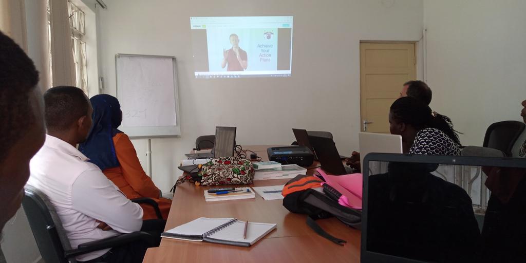 RachaelAyebale's tweet photo. Today the #SDHR project of @EnabelinUganda pilot a new Online coaching and mentorship modality for 3 beneficiaries, @BweraGH, @FortportalRRH,@MidigoHCIV, facilitated by @TheSixTwoFive
#SDHRupdate
@Enabel_Belgium @MinofHealthUG https://t.co/DVPOM2r5af