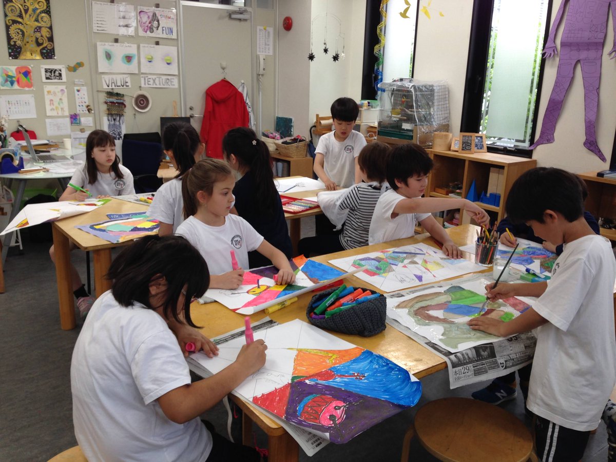 MSTokyoArt's tweet photo. Working hard to finish their work for the art exhibition next week! #MSTart #MSTinspiration #MSTresponsibility https://t.co/1BKaoYndMb