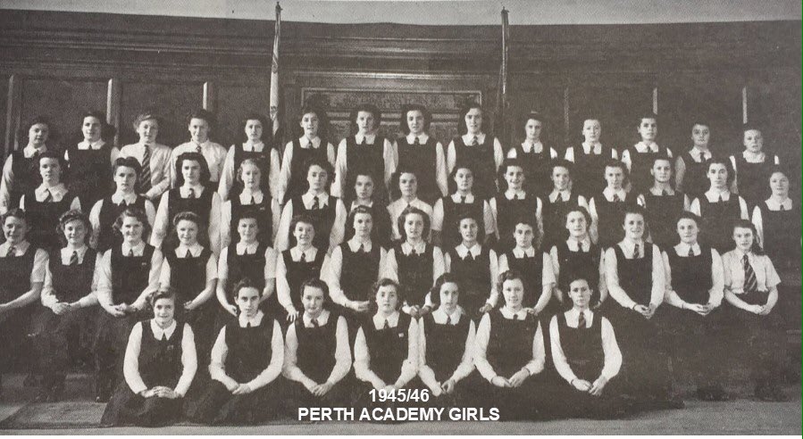 PaMemorial's tweet image. Day 25 of #ARAScot #Archive30. School uniform is maybe 1 #Fashion which hasn't changed much over the yrs. Did the seniors in 1916 wear tweed jackets to denote their status in the school? Blazers, badges &amp;amp; school ties have always given a sense of identity &amp;amp; been a source of pride.