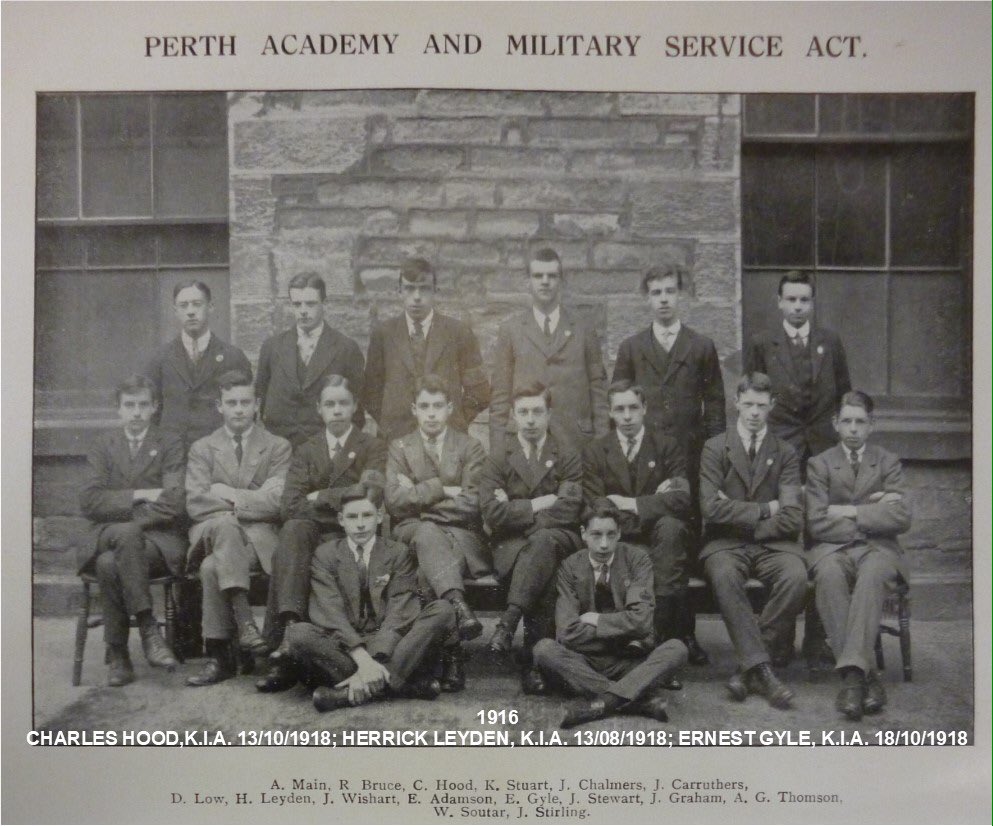 PaMemorial's tweet image. Day 25 of #ARAScot #Archive30. School uniform is maybe 1 #Fashion which hasn't changed much over the yrs. Did the seniors in 1916 wear tweed jackets to denote their status in the school? Blazers, badges &amp;amp; school ties have always given a sense of identity &amp;amp; been a source of pride.