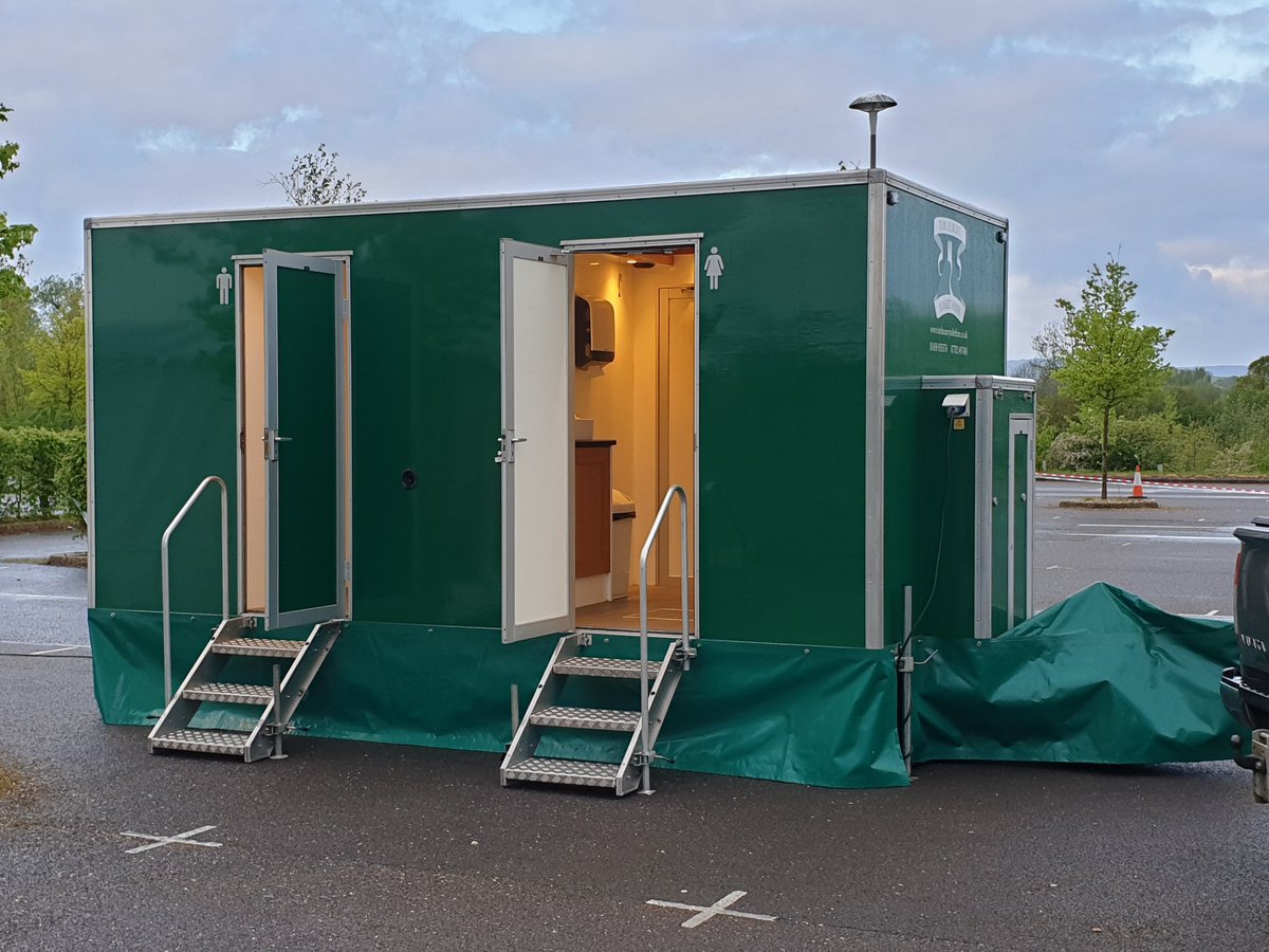 Our luxury toilet trailers are not only perfect for weddings but great for providing outstanding facilities for your VIP clients #luxurytoilethiresomerset #notonlyweddings #vip #onlythebestwilldo
