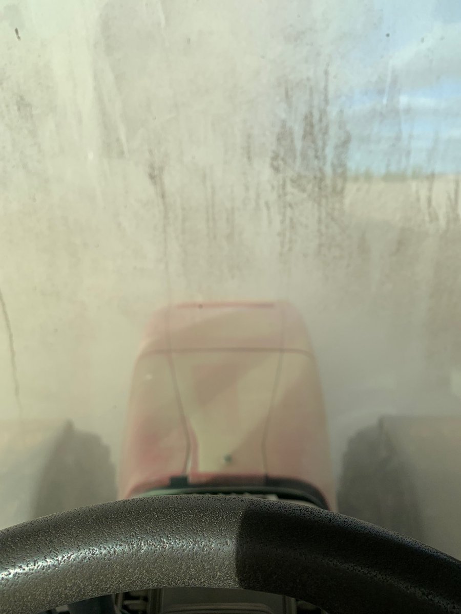 2Stacky's tweet image. You’d think the wind could blow slightly off the line