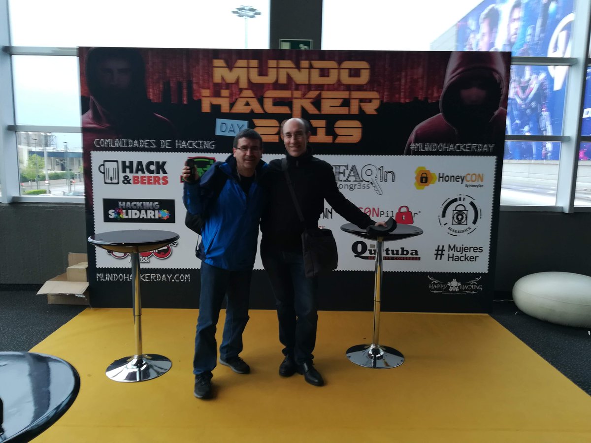 hackmadrid's tweet photo. Peter@sioux y @Juan_A_Lleo, dos hackers de la vieja escuela en #MundoHackerDay2019 https://t.co/RbYICThSdI