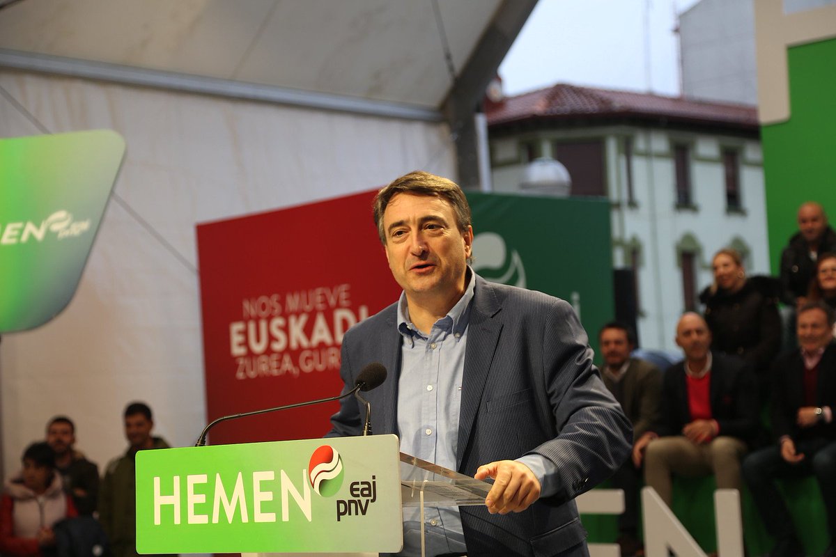 eajpnv's tweet photo. 🎙 Sigue en directo las intervenciones de @AITOR_ESTEBAN en el debate de @EuskadiHoy (8:30), en: https://t.co/fZEgYdmsvc #HemenEAJPNV #NosMueveEuskadi #28A https://t.co/t4R4IK7IvZ