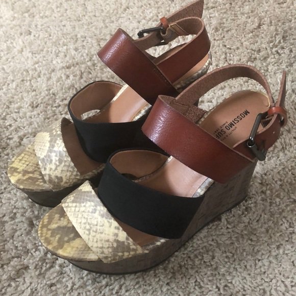 BoutiqueTru's tweet photo. So good I had to share! Check out all the items I'm loving on @Poshmarkapp #poshmark #fashion #style #shopmycloset #loft #mossimosupplyco: https://t.co/pmjljTUyDV https://t.co/h1fhxaEpt3