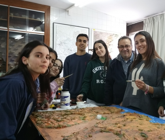 upctdivulga's tweet photo. Entre los centros que acudirán a #CampusIngenieria 2019 está la Sagrada Familia Cartagena. Su taller "Agua para Madagascar" conciencia sobre el consumo de agua a través de un juego con la escasez de agua en países menos desarrollados. https://t.co/sZOME9zEGO
