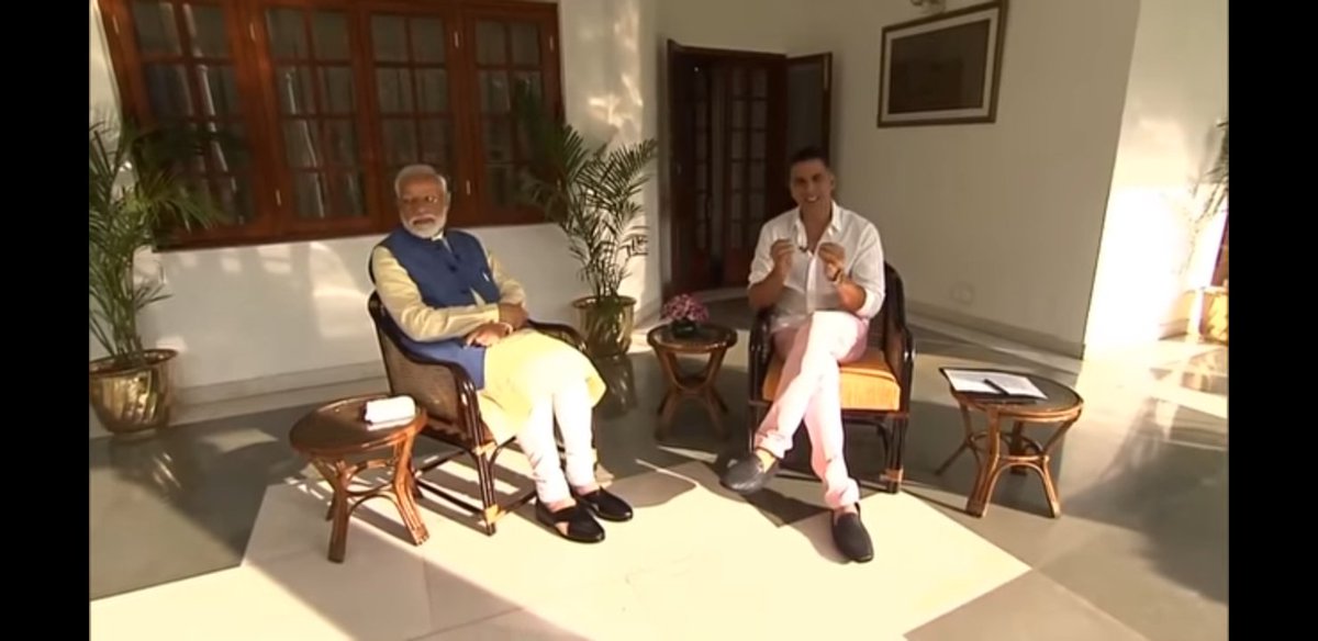 Rkhindustani97's tweet photo. #पत्रकार का काम #अभिनेता कर रहे हैं,
#अभिनेता का काम #नेता कर रहे हैं,
और #नेता का काम #पत्रकार कर रहे हैं,
क्योंकि
मोदी है तो मुमकिन है।
@narendramodi #AkshayInterviewsModi
#AkshaySpeaksToModi #AkshayKumarWithPmModi #ModiWithAkshay #ModiHaiTohMumkinHai https://t.co/dLHDcdK986