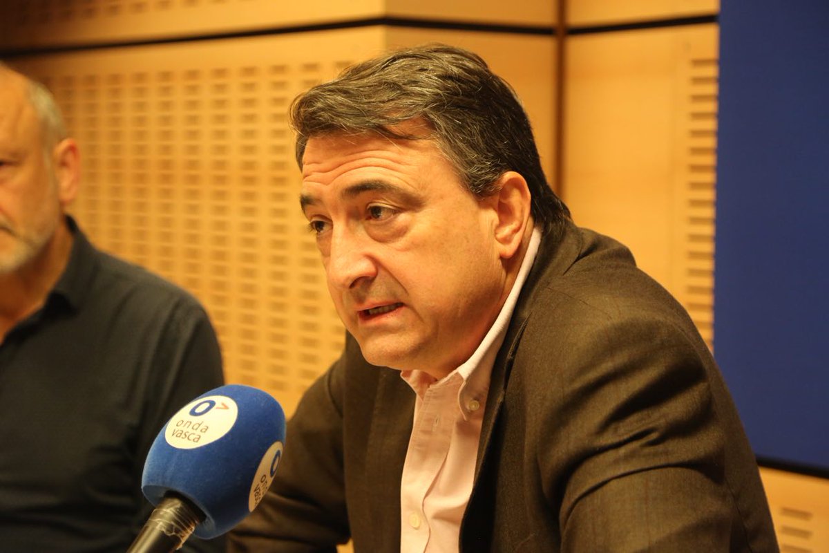 eajpnv's tweet photo. .@AITOR_ESTEBAN, en @EuskadiHoy: "Hay que abordar la reforma de la Ley Mordaza e implementar políticas transversales para conseguir la igualdad real entre hombre y mujeres. También reformar la LOMCE, siempre con respeto a nuestra competencias en #Educación". #HemenEAJPNV #28A https://t.co/P3Rc27tew3