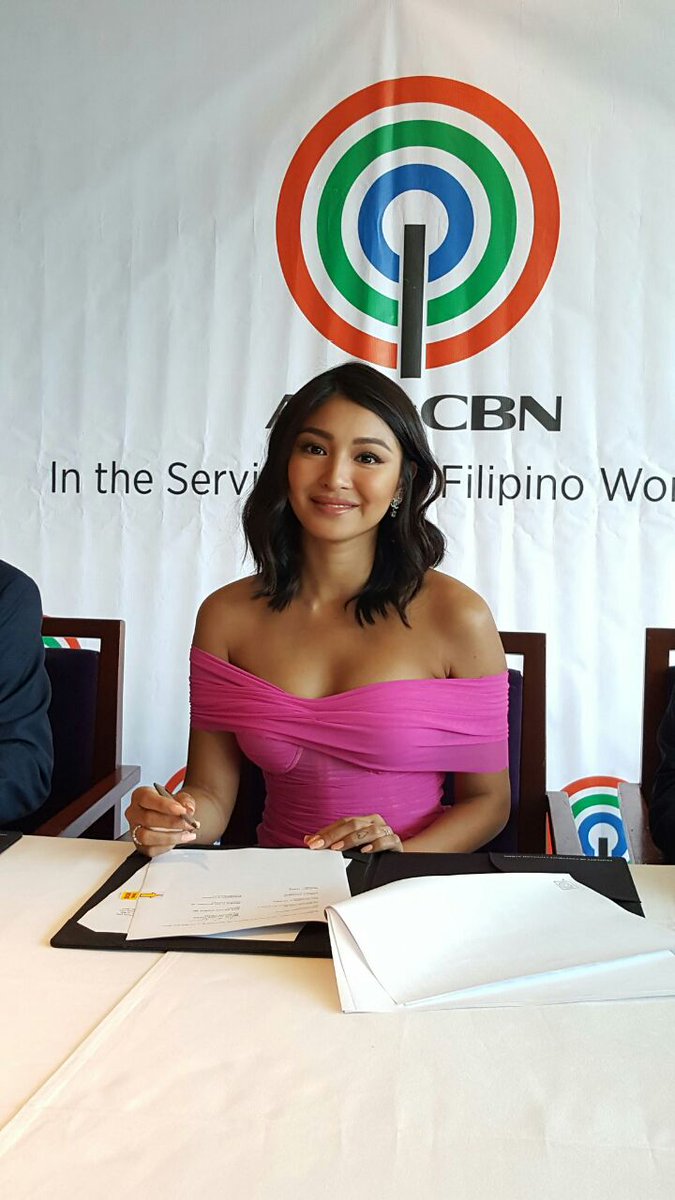 sarangBTSssi's tweet photo. Basta ang ganda ng nanay ko, balakayodyan https://t.co/afcVuZ87vd