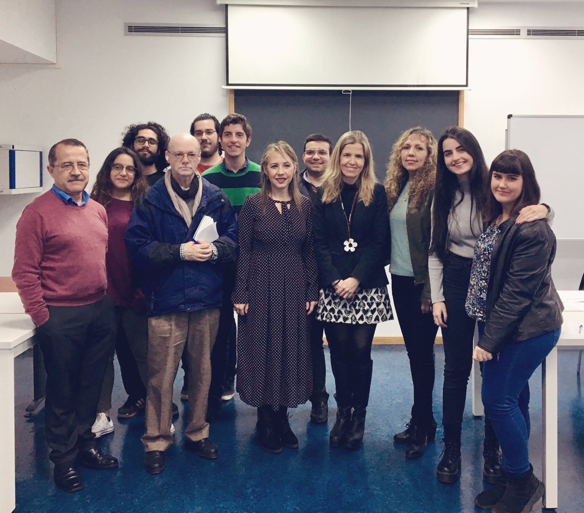 FCom_US's tweet photo. ¡Buenos días!

La #FCom de la @unisevilla ha entregado espacios de preincubación y coworking a 4 proyectos de alumnos (Newskeepy, Próxima Parada, Dood Ice y ¡Sí o qué!), a los que se facilita alojamiento y asesoramiento gratis.

¡Enhorabuena! 🙌

https://t.co/EpfNppHUed https://t.co/OMbFLEjsC7