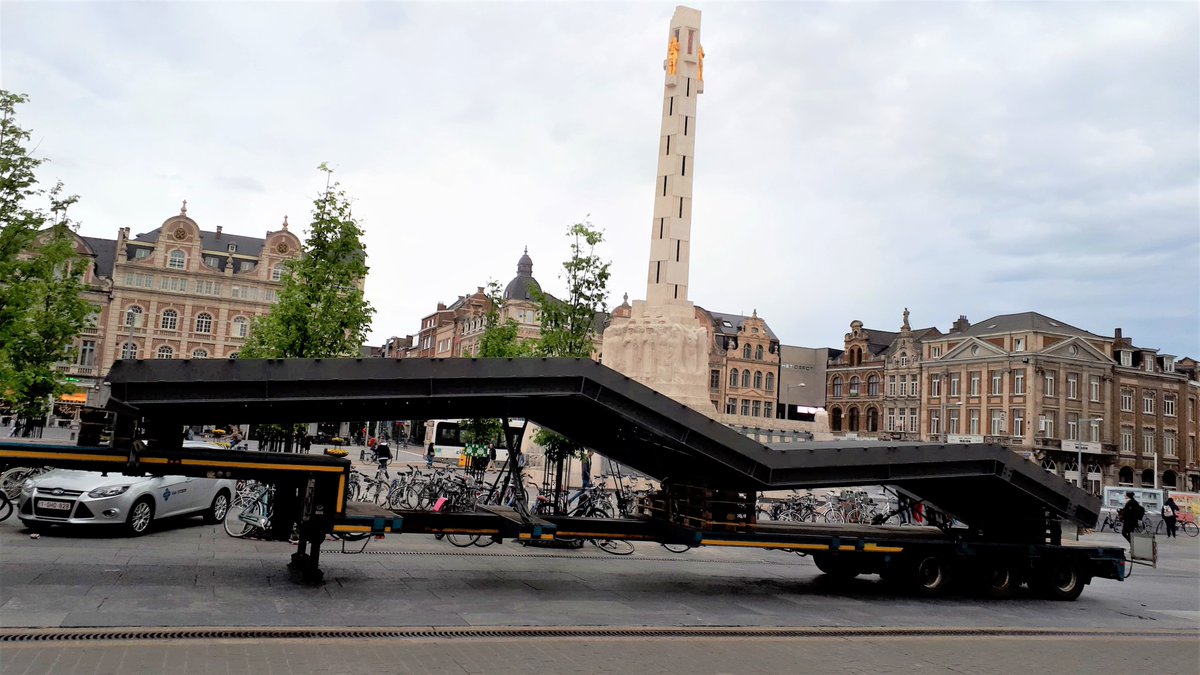 David_Dessers's tweet photo. Het heeft lang geduurd, maar nu gaat het toch echt weer vooruit. Eergisteren werden de werken aan de fietsspiraal hervat. En zie, vandaag wordt de grote voetgangerstrap geplaatst. Eindmeet stilaan in zicht. Ingebruikname net na de zomer. #Leuven #keeponbiking #keeponwalking https://t.co/lmfILyeokW